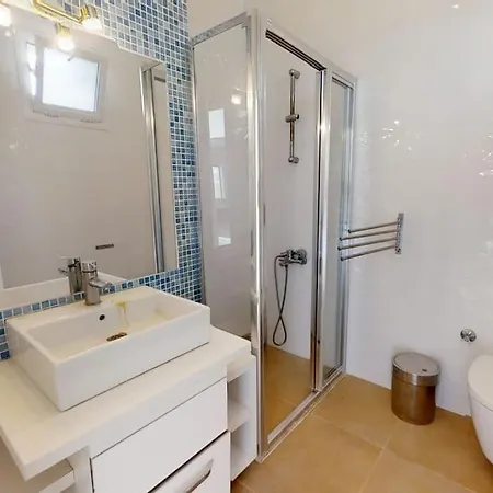 5bed 25m Pool, Garden, Alacati, Saison/month *